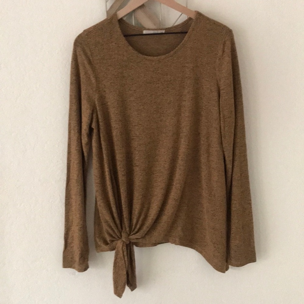 Active USA long sleeve knotted top
